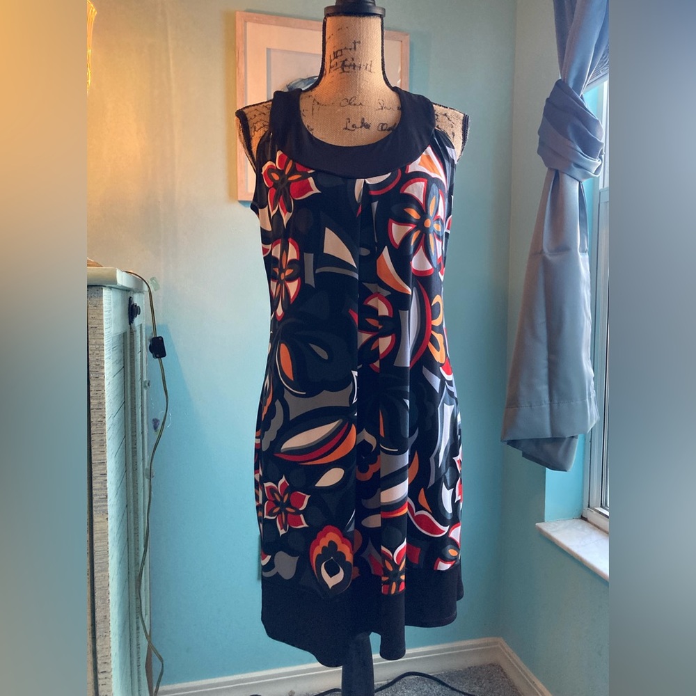 Sleeveless dress above the knee, floral print
